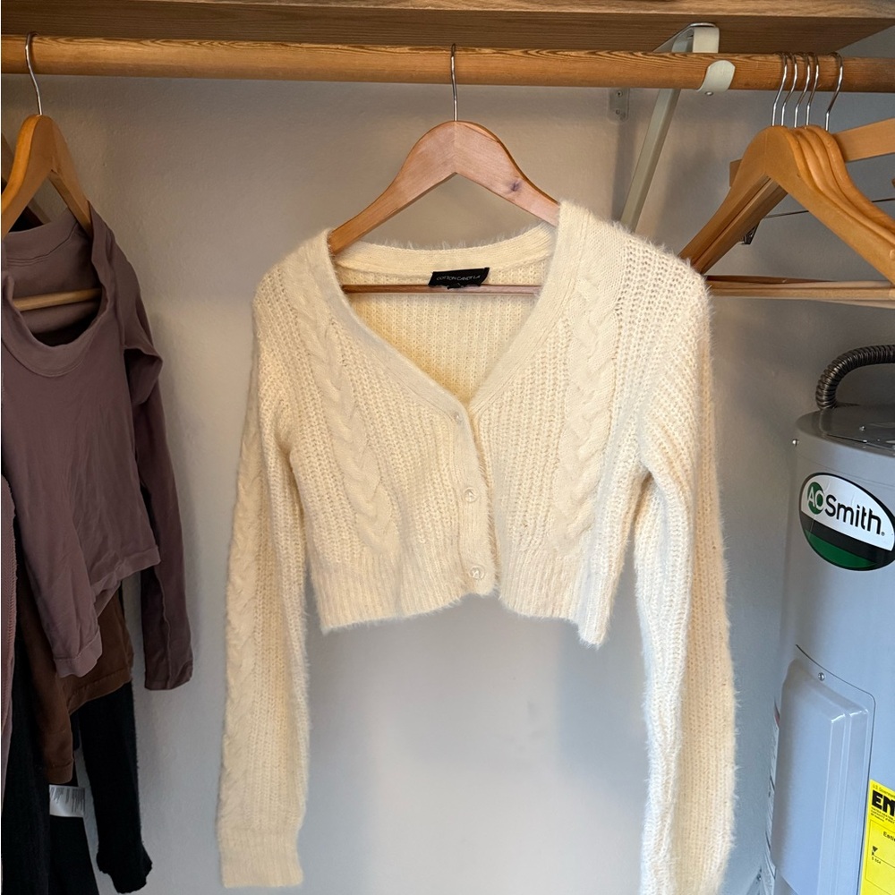 Frankie’s Cotton Candy Cozy Cream Cable Knit Sweater Small Cropped